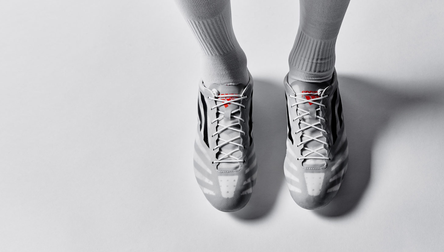 Giày bóng đá siêu nhẹ Adidas Adizero 99g với lớp da cực mỏng