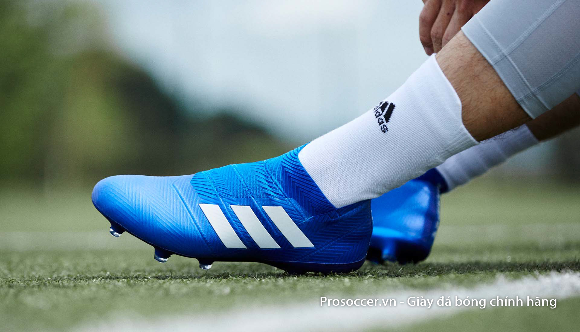 Thiết kế ôm chân của mẫu giày đá bóng Adidas Nemeziz 18+ không dây
