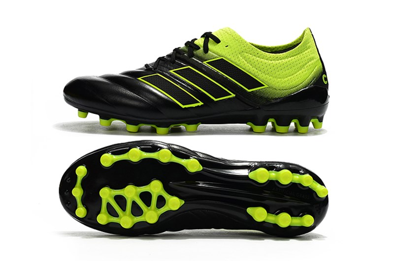 Giày đá bóng đinh AG Top-End có form giày, chất liệu da và thiết kế y hệt giày của cầu thủ chuyên nghiệp