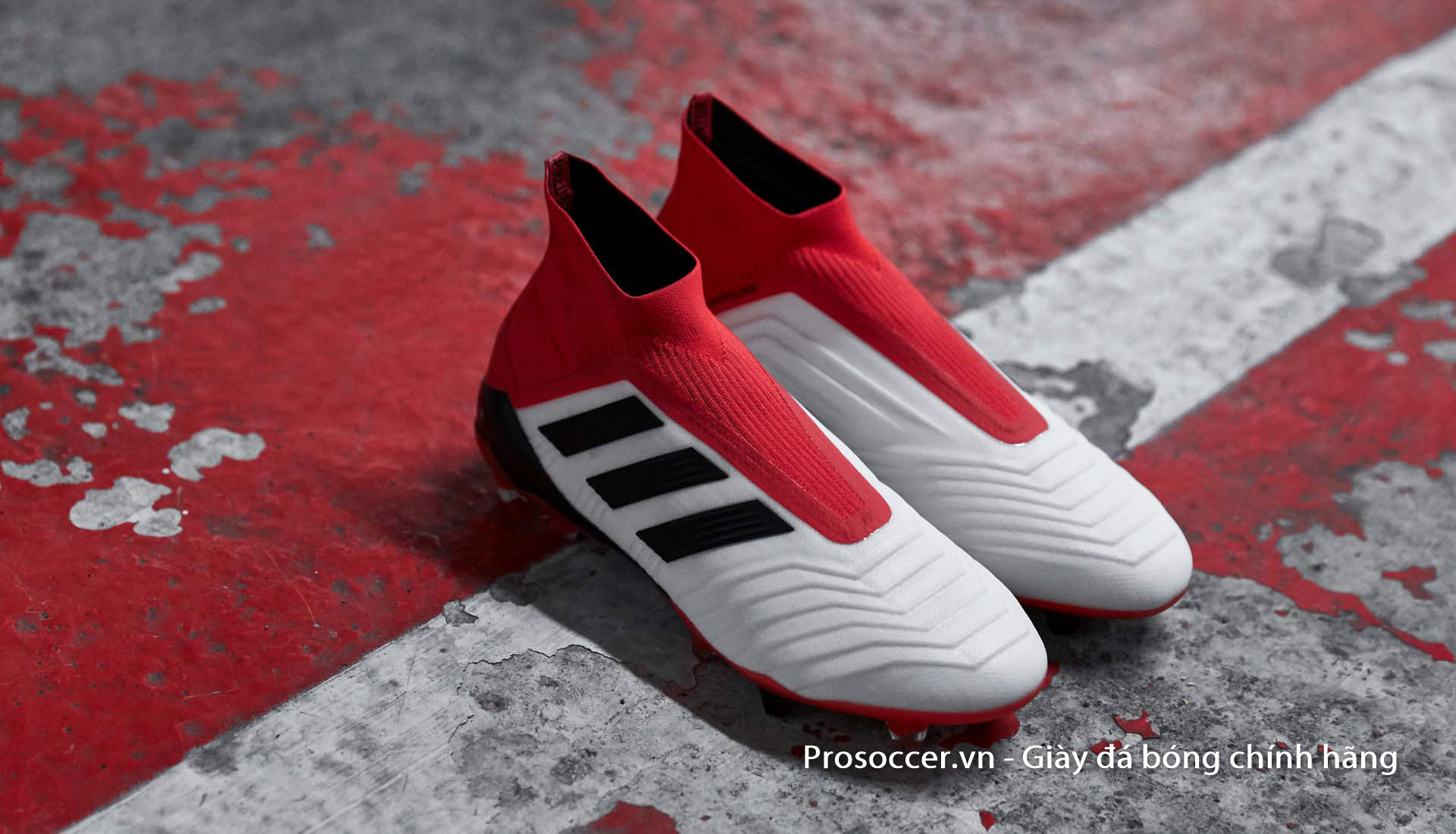 Mẫu giày đá bóng Adidas Predator 18+ đầu tiên được ra mắt với thiết kế không dây