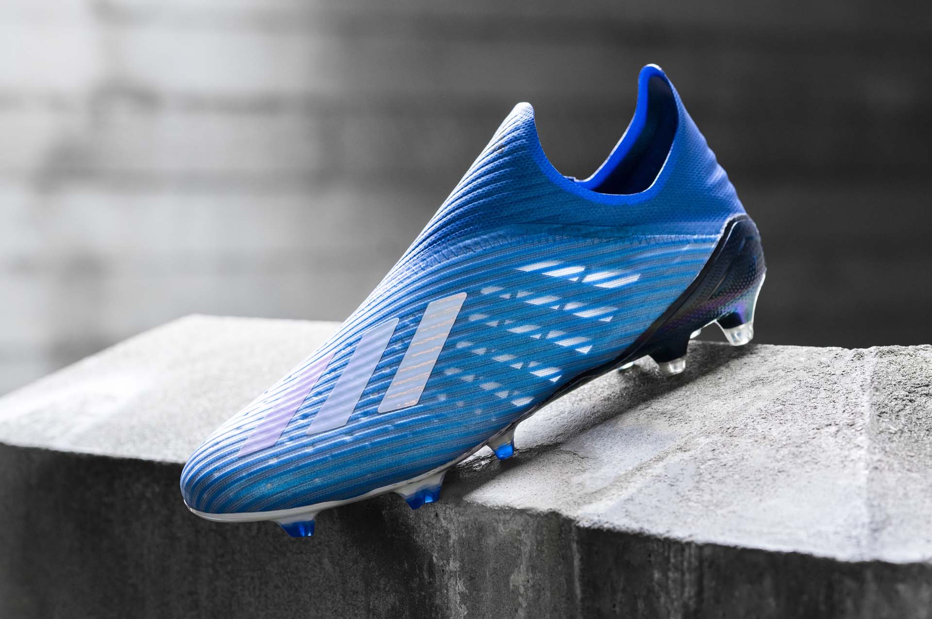Giày đá bóng trợ tốc siêu nhẹ Adidas X19+ xanh dương