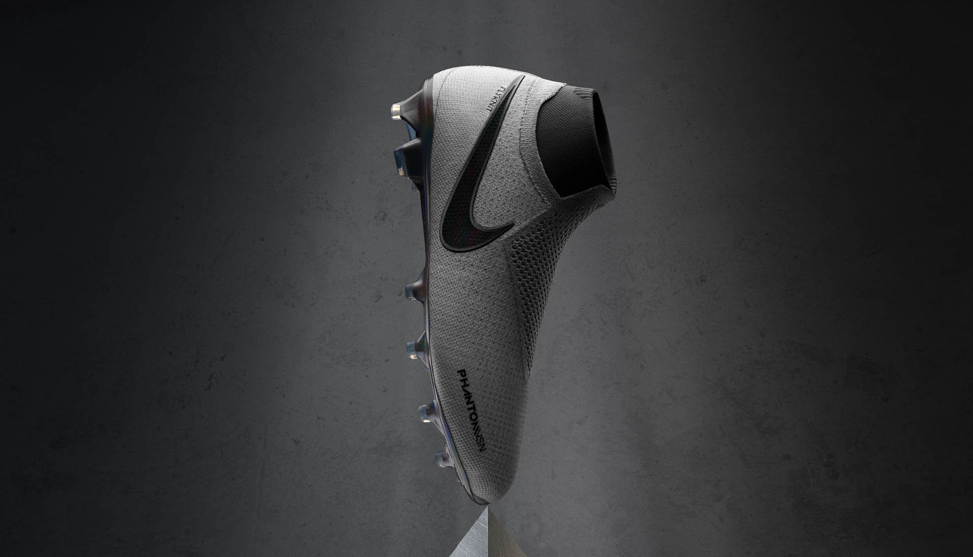 Giày Nike Phantom VSN là đôi giày đầu tiên được áp dụng công nghệ Quadfit tuyệt vời