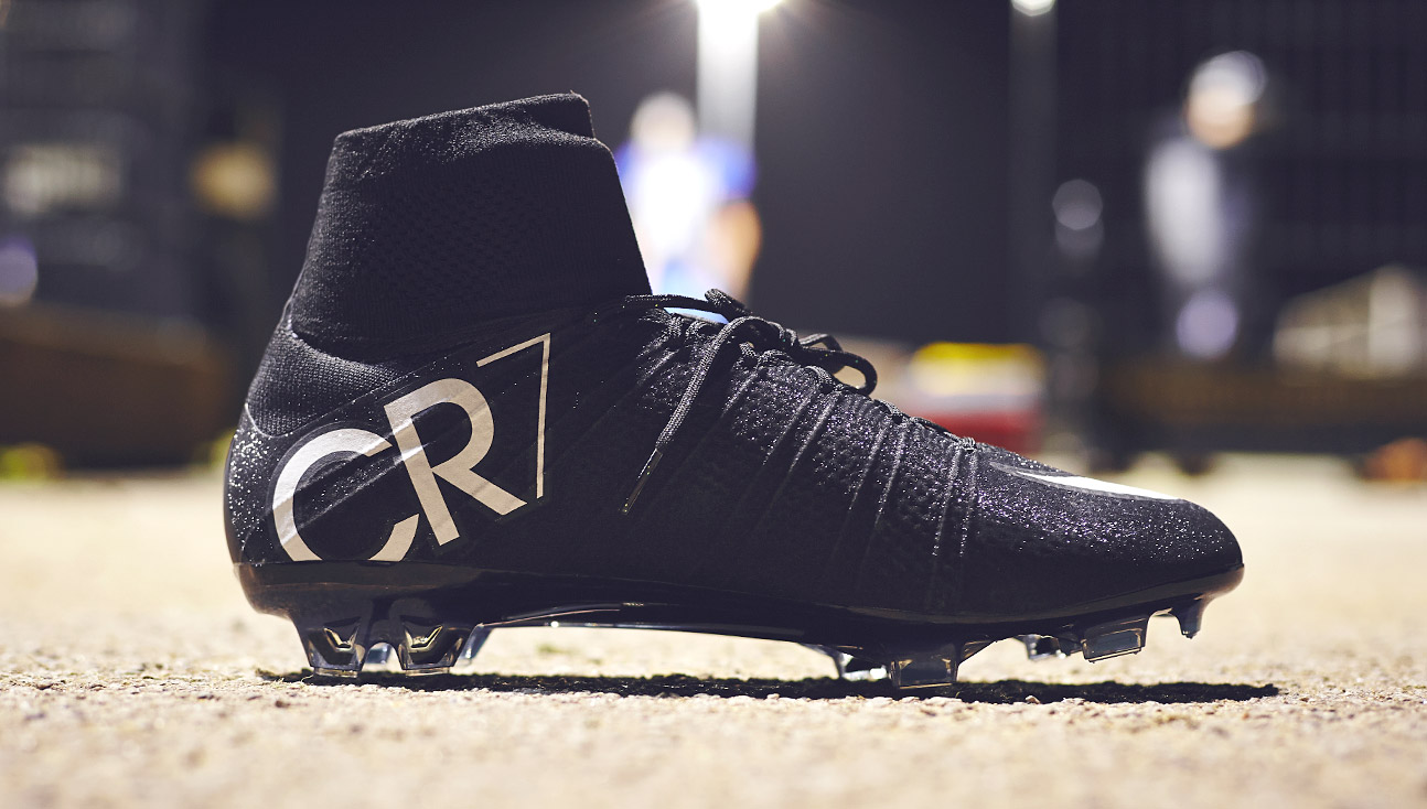 Top 7 đôi giày đá bóng đẹp nhất của CR7 được ra mắt Pro