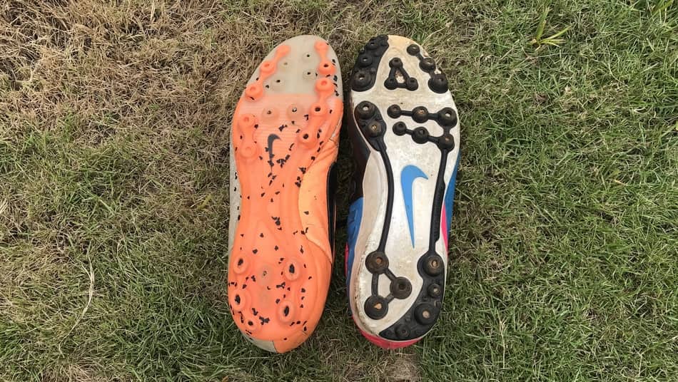 Giày bóng đá đinh AG hỗ trợ chơi bóng tốt trên cả sân cỏ nhân tạo và sân cỏ tự nhiên (cỏ không cao quá)