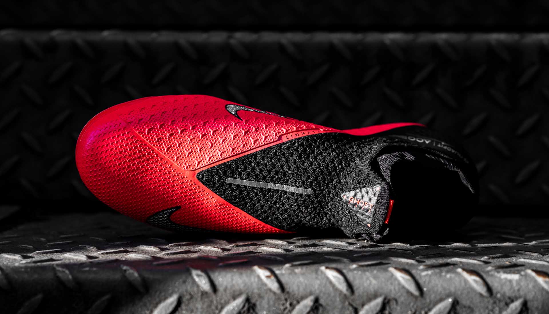 Bộ sưu tập giày đá bóng Nike Future Lab với phiên bản mới Phantom VSN 2
