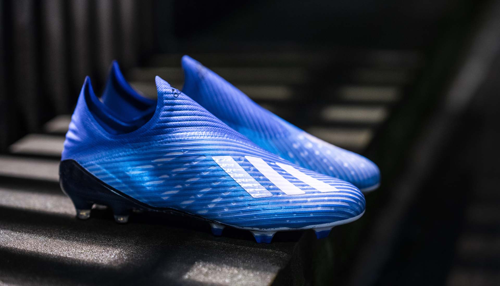 Giày đá bóng không dây siêu nhẹ Adidas X19+ Mutator pack màu xanh dương