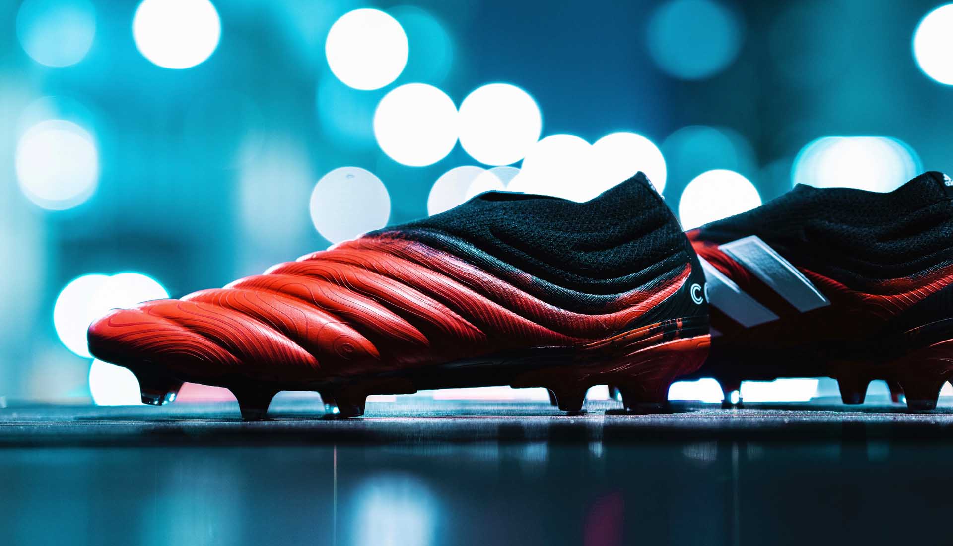 Adidas Copa là dòng giày đá bóng được làm bằng da thật của Adidas