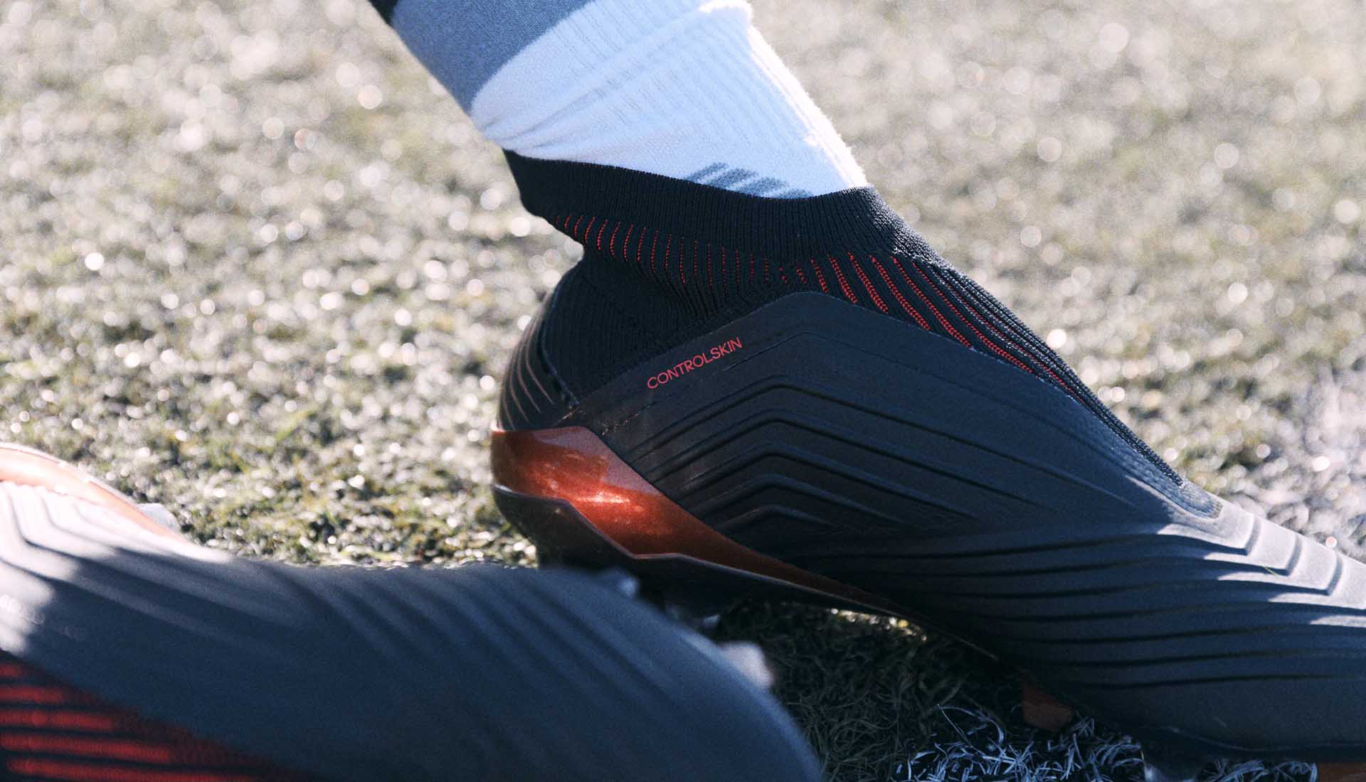 Công nghệ Control Skin có trên dòng giày kiểm soát bóng Adidas Predator