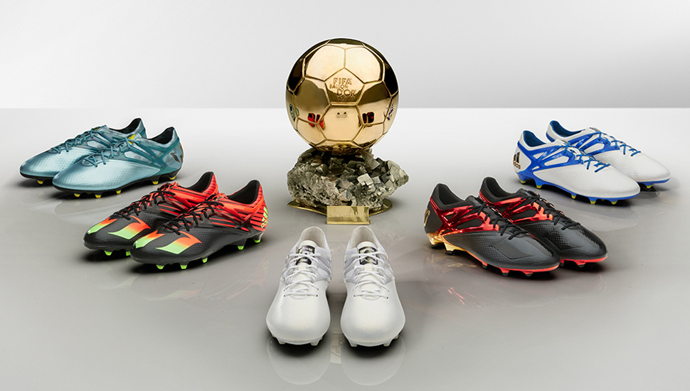 Đôi giày đá bóng màu trắng Platinum kỷ niệm quả bóng vàng 2015 của Messi