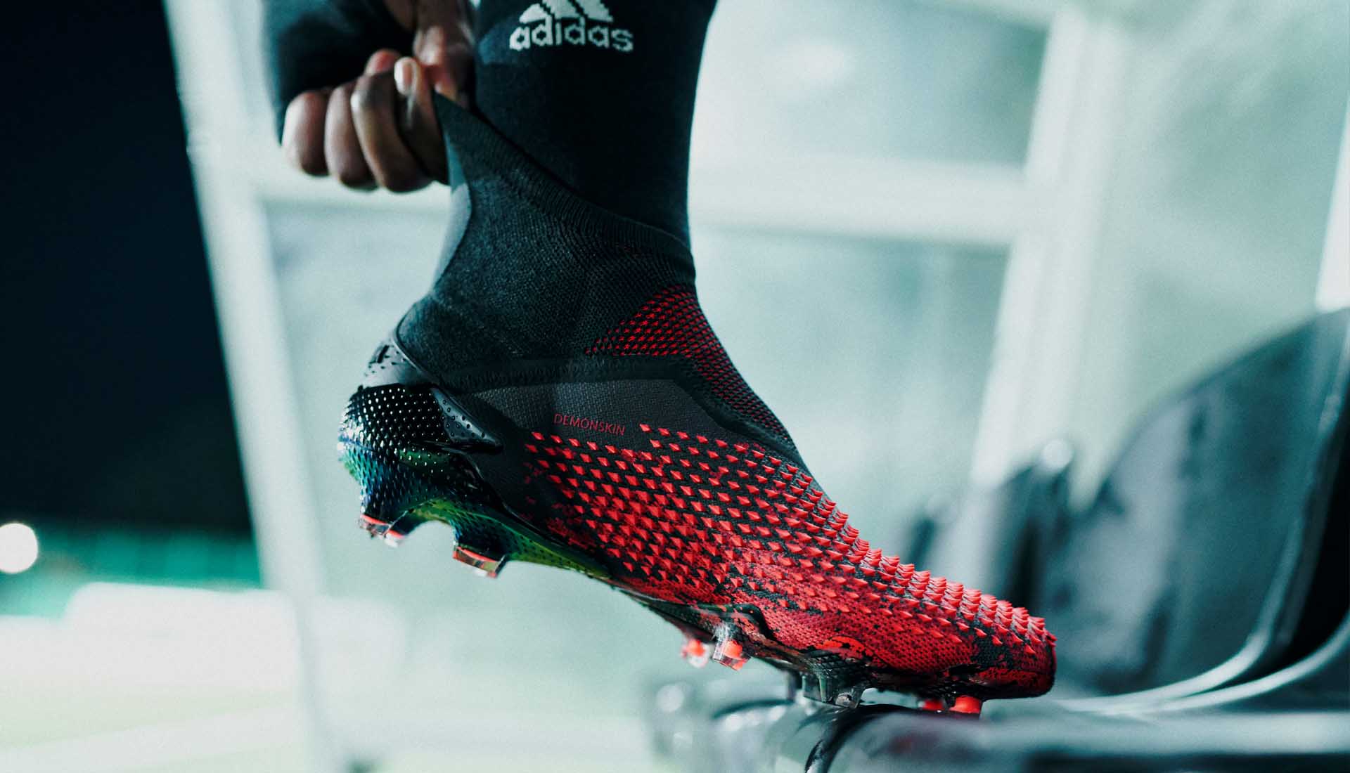 Thiết kế cổ thun ôm chân của giày bóng đá Adidas Predator 20+