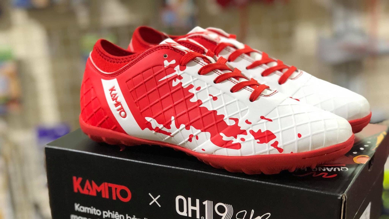 Thương hiệu Kamito được xây dựng bởi hãng giày bóng đá Nhật Bản Mizuno