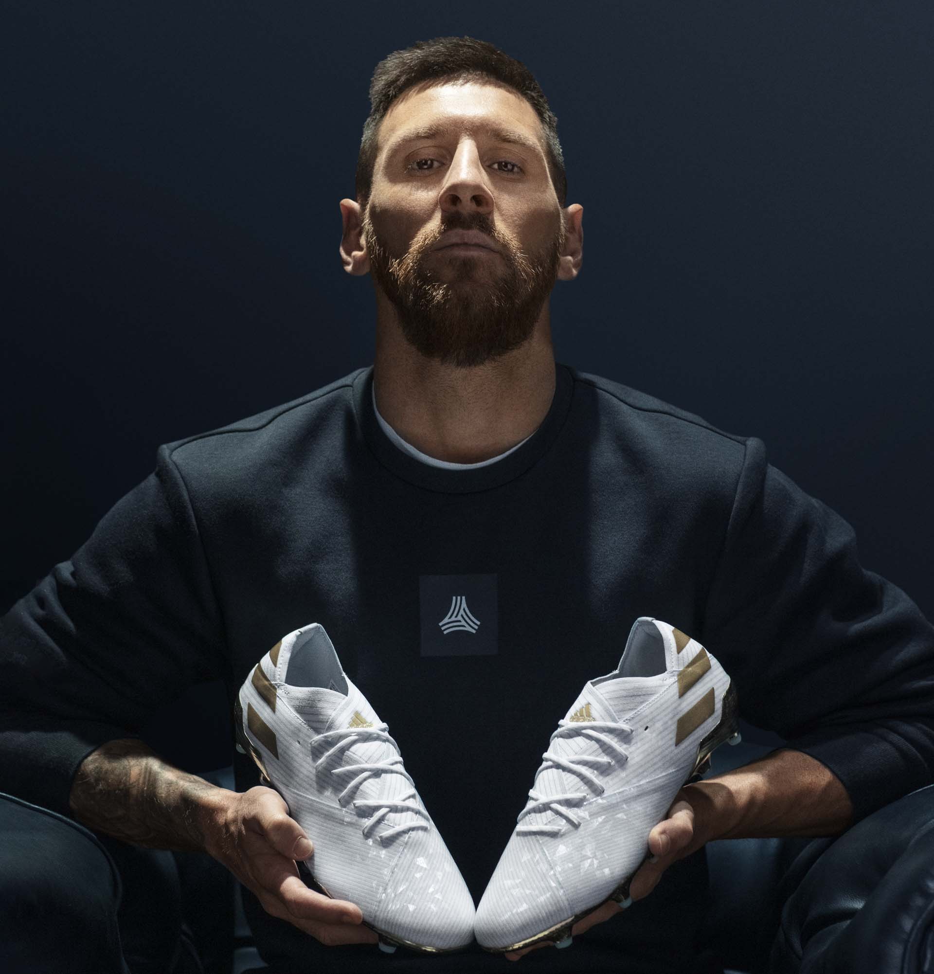 Messi đang sử dụng dòng giày Adidas Nemeziz 19.1 (cập nhật năm 2019)