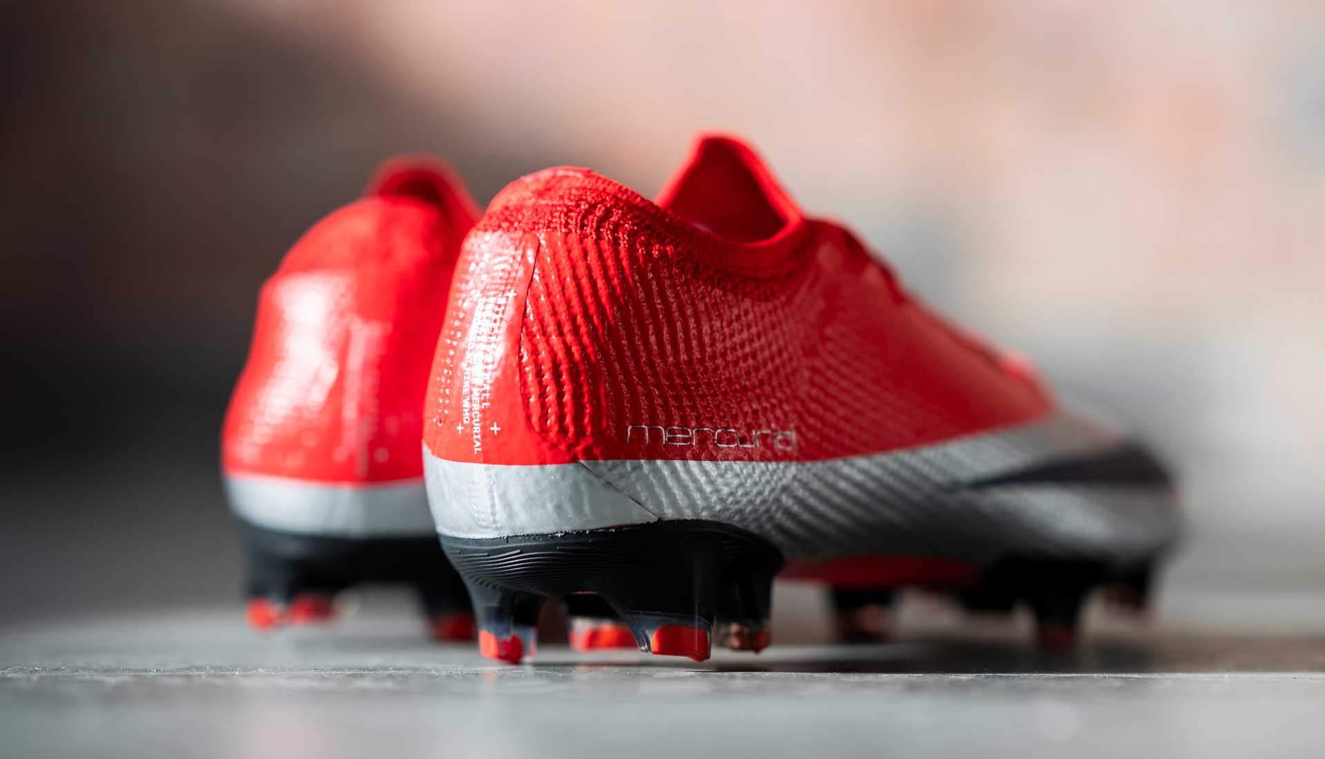 Lót giày Vapor 13 Elite được sử dụng công nghệ Nike Grip giúp chống trơn trượt trong giày