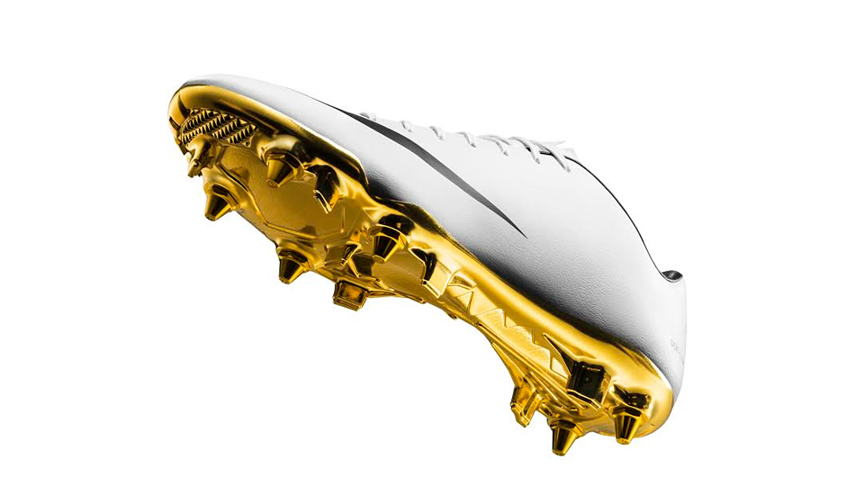 Đôi giày đá bóng Nike CR7 với bộ đế vàng Gold tuyệt đẹp kỷ niệm quả bóng vàng 2013