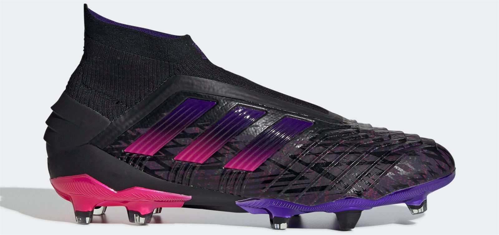 Paul Pogba sử dụng giày đá bóng được thửa riêng Adidas Predator
