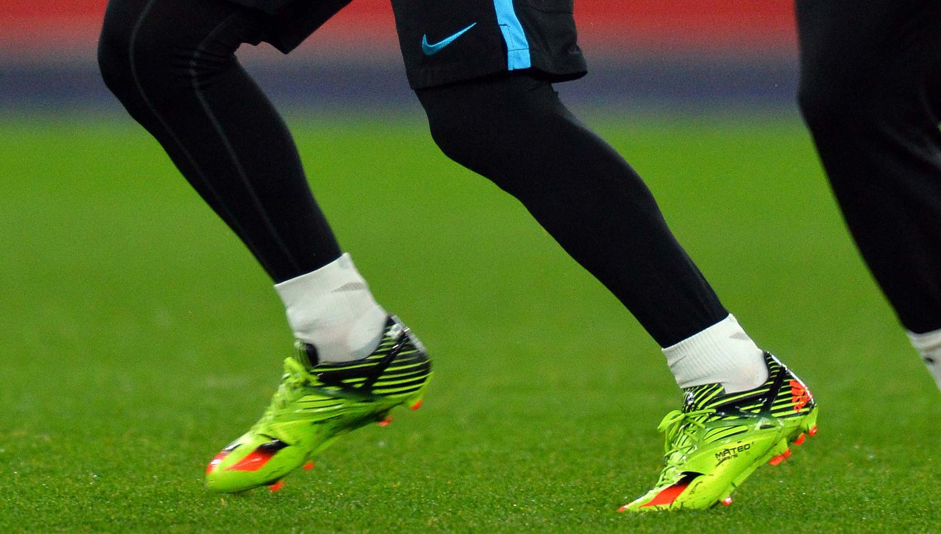 Messi mang lên chân giày đá bóng Adidas Messi 15.1 trong một trận đấu tập