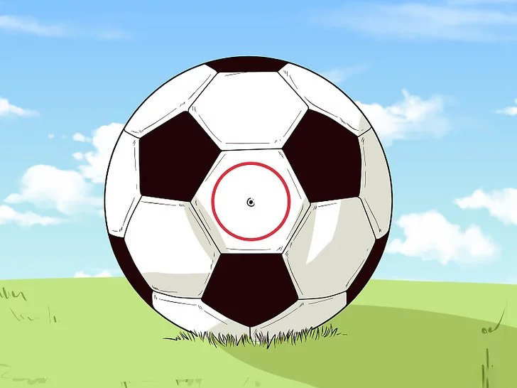 Ronaldo CR7 thường sử dụng van bóng để xác định tâm quả bóng