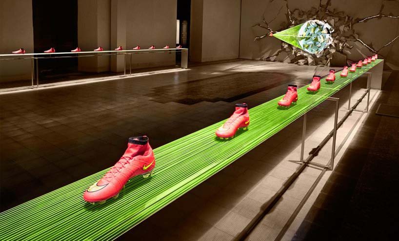 Nike đã sử dụng chất liệu da vải sợi dệt trên tất cả các dòng giày của mình